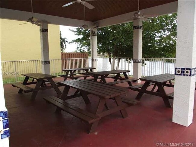 Foto del edificio - 7090 NW 173rd Dr