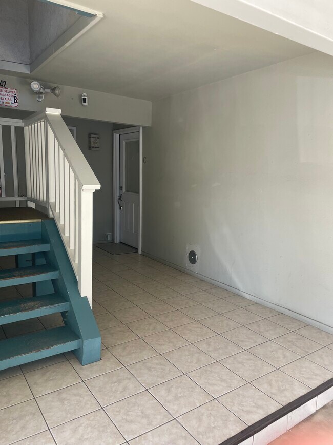 Su estudio cubierto en la planta baja - 33742 Alcazar Dr