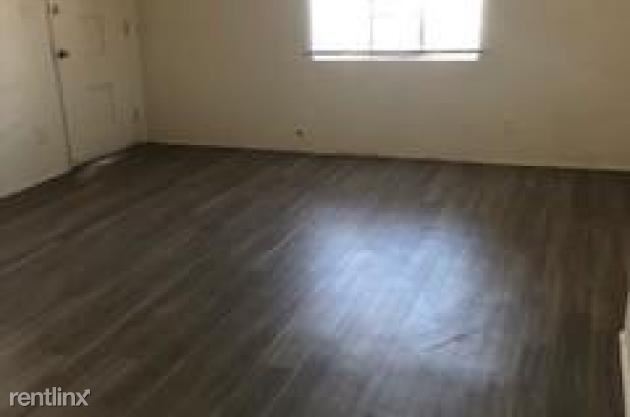 Building Photo - 3 br, 1 bath House - 4628 E 19th St