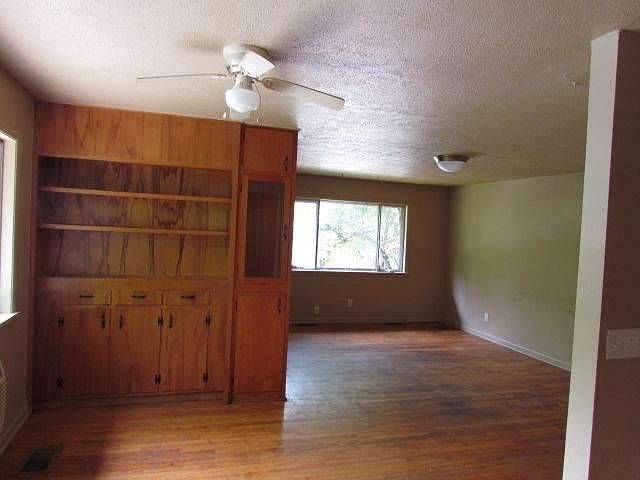Primary Photo - 520 S Duncan Ave