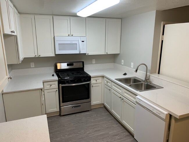 Foto del edificio - 1501 N Brea Blvd