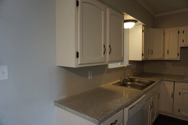 Building Photo - 1609 Sunnyside Ln