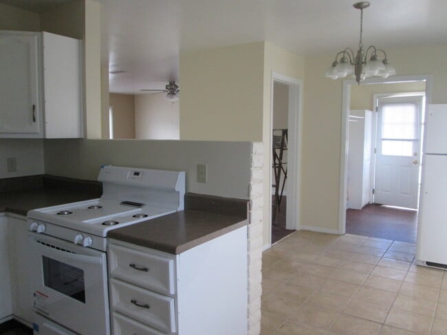 Foto del edificio - 3504 Oakview Dr