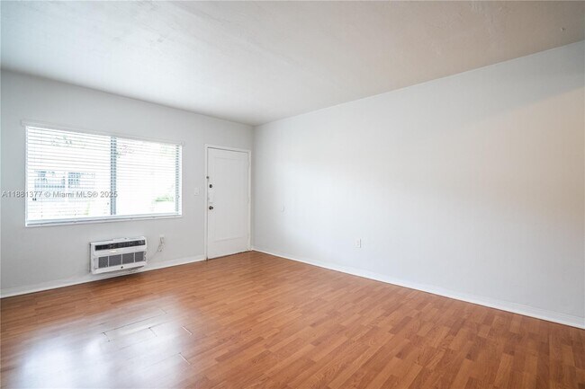 Foto del edificio - 7315 Harding Ave