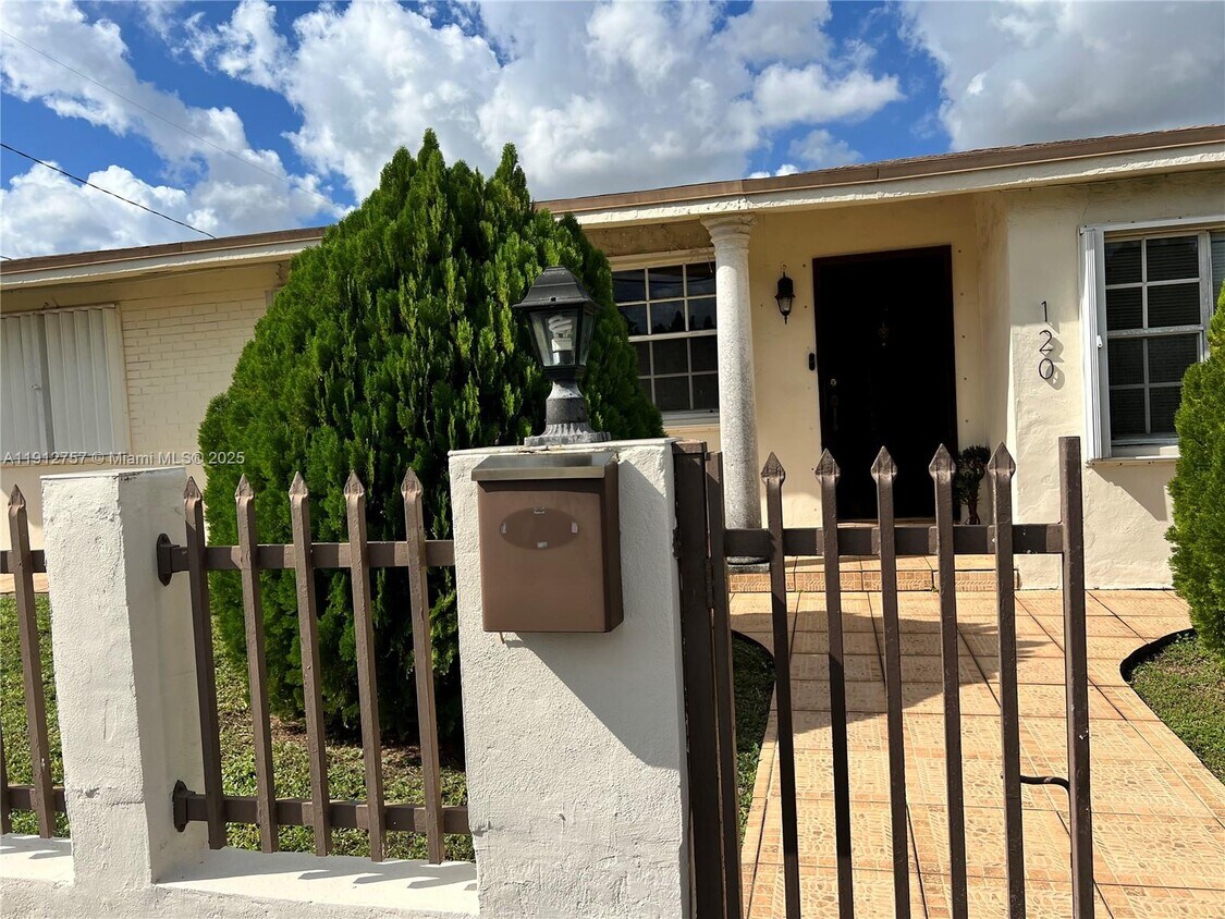 Foto principal - 120 SW 68th Ave