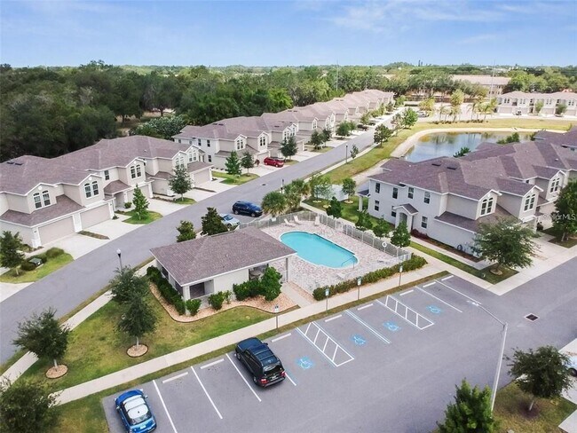 Foto del edificio - 1950 Lake Ridge Blvd