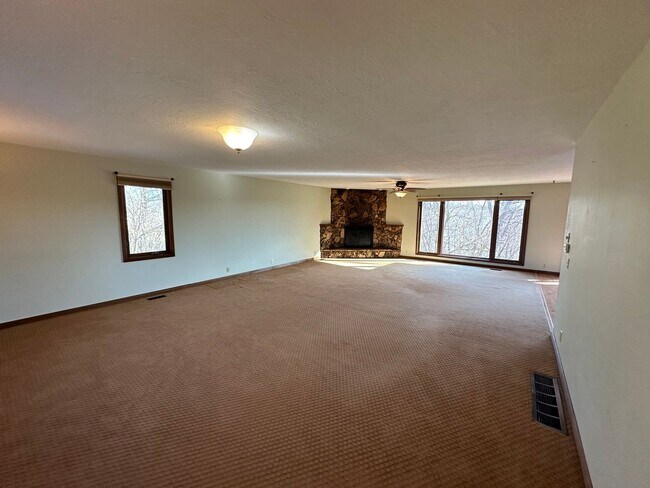 Foto del edificio - 4 bedroom, 3 bathroom country home