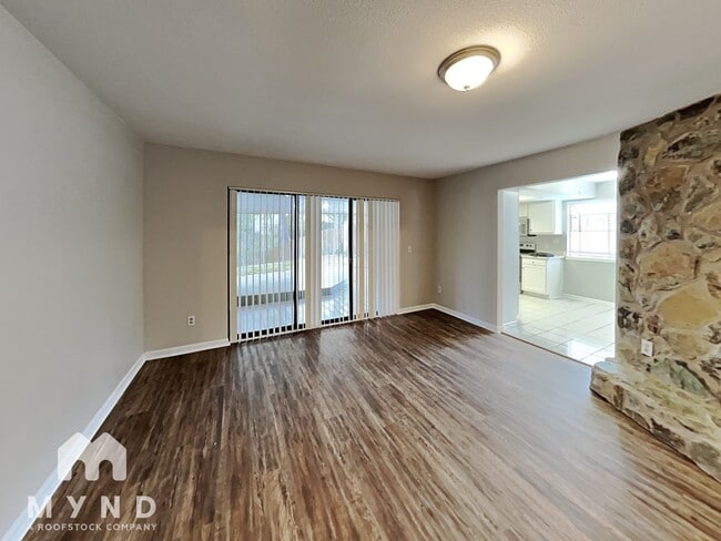 Building Photo - 4320 Walnut Bend