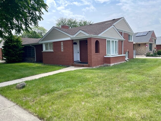 Building Photo - 7075 N Cicero Ave