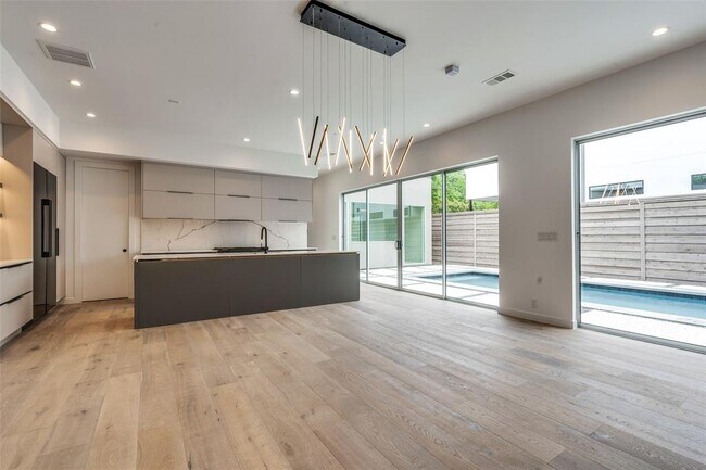 Foto del edificio - 4347 Bonham St