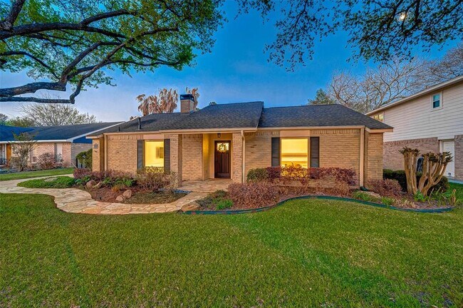 Foto del edificio - 15623 Boulder Oaks Dr