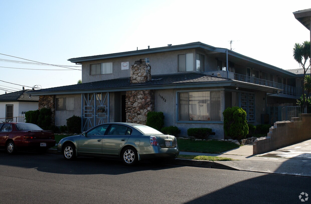 Primary Photo - 11922 Manor Dr