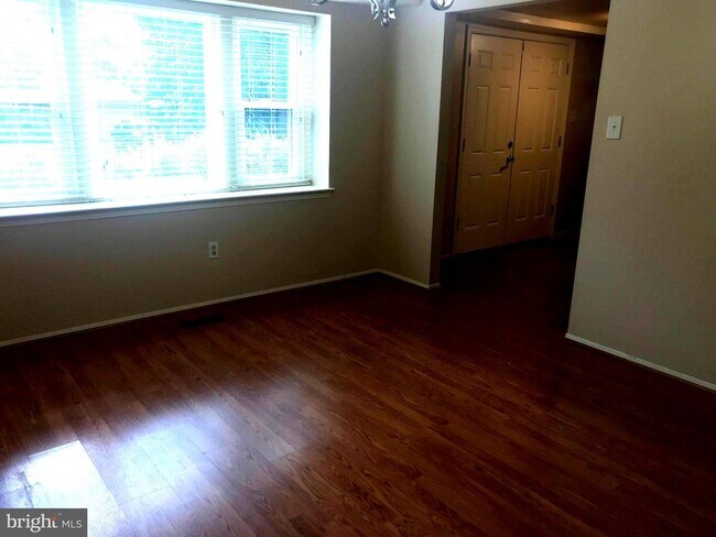 Foto del edificio - 12815 Point Pleasant Dr