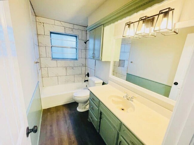 Foto del edificio - 4320 Suntane Cir