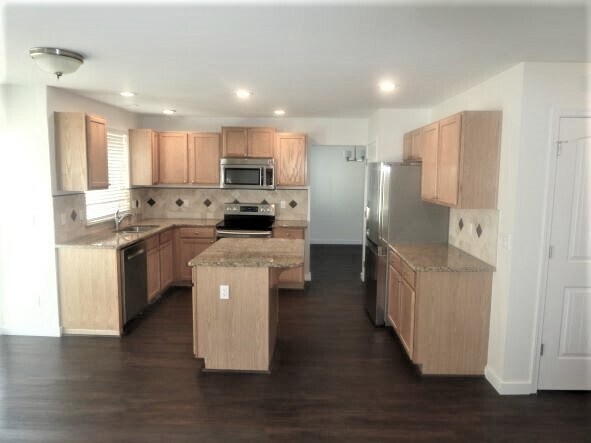 Foto del edificio - 488 Flower Meadows St