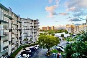 Building Photo - 3401 N Country Club Dr