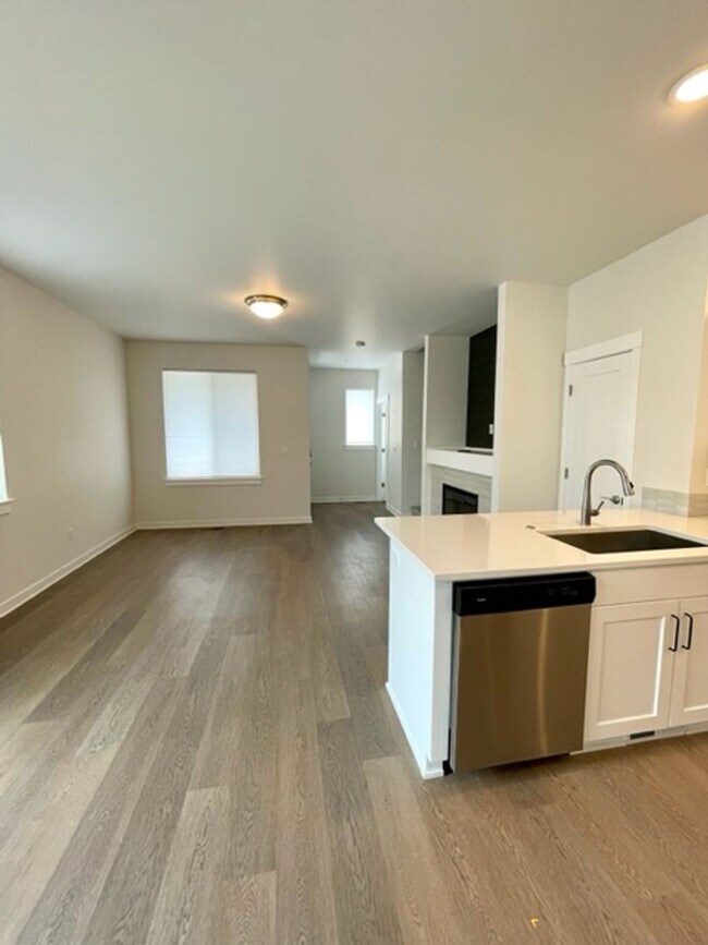 Foto del edificio - Like new 3 bedroom townhome in SE Bend!