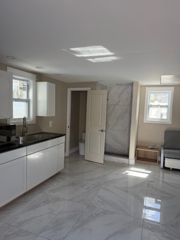 Foto del edificio - 2425 Stuart St