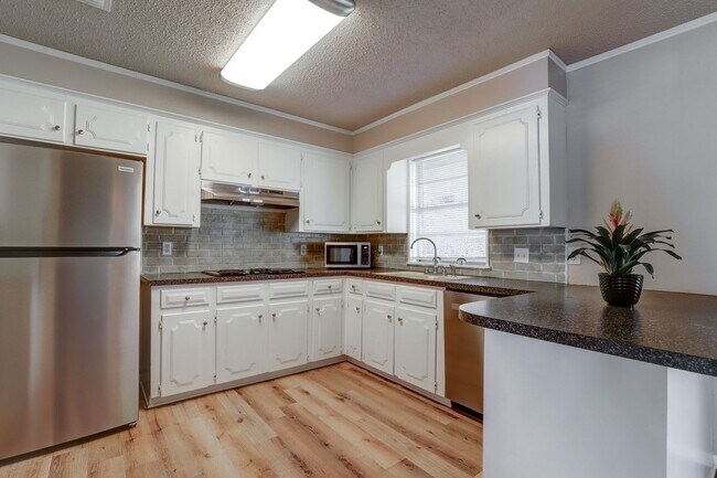 Foto del edificio - 3 Bedroom 1.5 Bathroom Ranch House