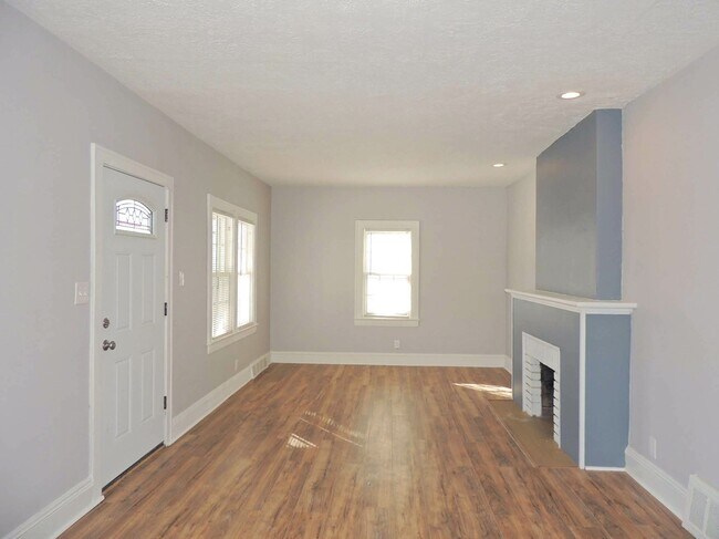 Building Photo - Beautiful 4 Bed - 1 Bath Bungalow for Rent in Cleveland Heights!