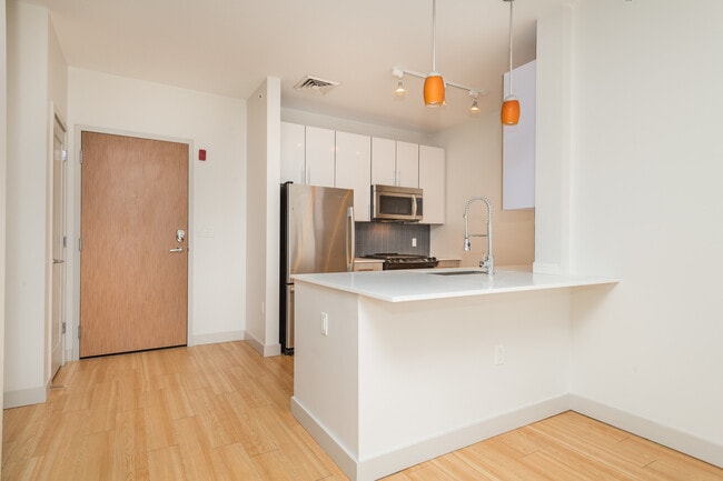 Building Photo - 370 D St