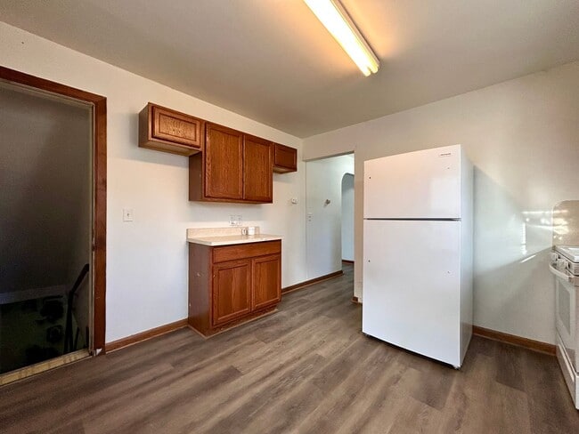 Building Photo - 3020 Leahy St