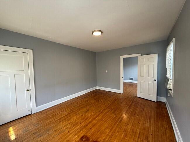 Foto del edificio - 2748 Harris Ave
