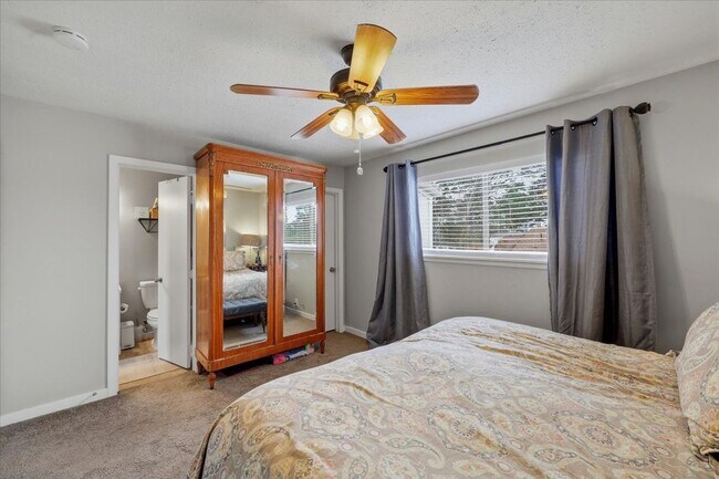 Foto del edificio - randon School District Home with access to a Lake, Walking Trails, and Pool