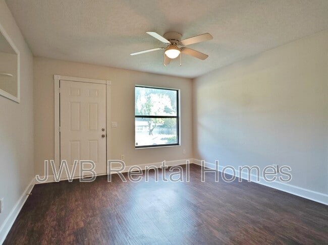 Building Photo - 8120 Joffre Dr
