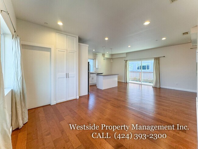 Building Photo - Great Townhouse Style 2BD/2.5BA  W/Private...
