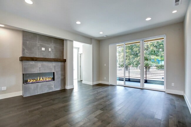 Building Photo - 1761 SE Ramona St