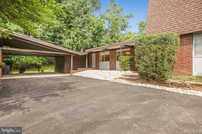 Building Photo - 3406 Woodvalley Dr