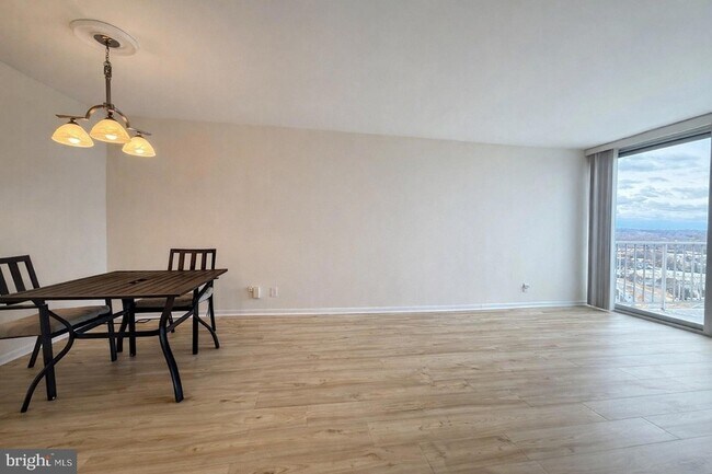 Foto del edificio - 301 N Beauregard St