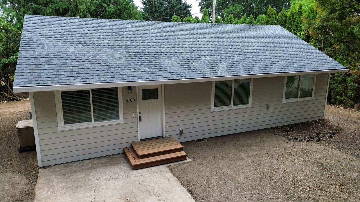 Primary Photo - 2 bedroom 1 bath single level home