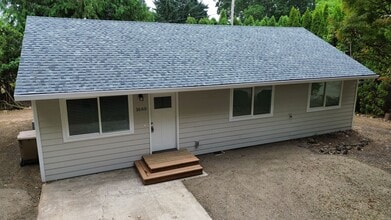 Building Photo - 1660 SE Oak Grove Blvd