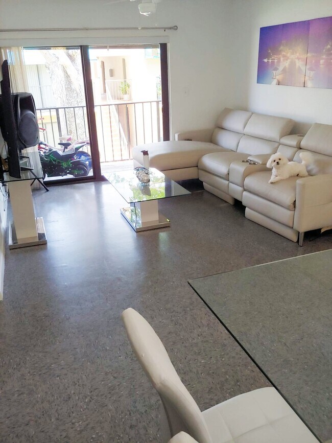 Sala de estar - 7409 SW 152nd Ave