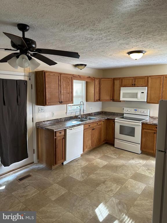 Building Photo - 11653 Cowpoke Cir