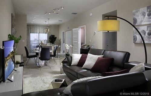 Foto del edificio - 7855 NW 104th Ave