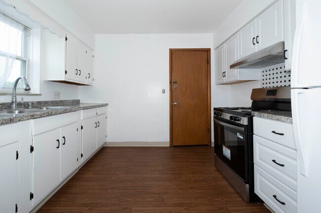 Foto del edificio - 3174 Sherbrooke Rd