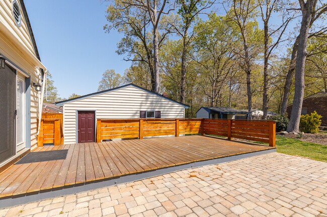 Foto del edificio - 421 Evanrude Ln