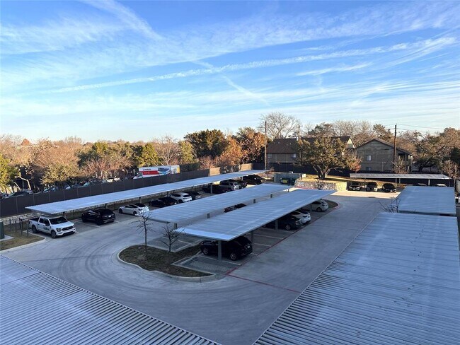 Foto del edificio - 4004 Banister Ln