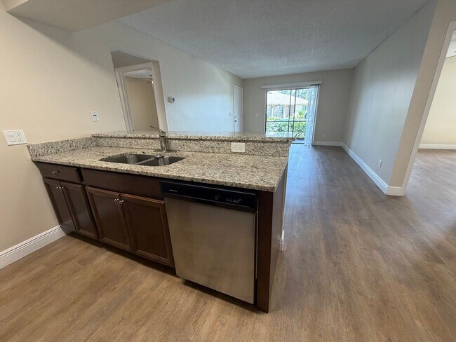 Foto del edificio - 5321 Summerlin Woods Dr