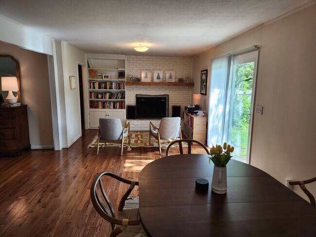 Foto del edificio - 1412 Bariwood Dr