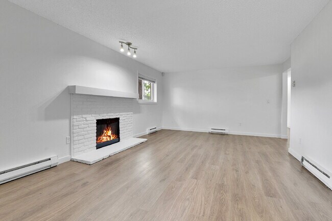 Building Photo - $1,895 - 2 Bed 2 Bath Condo in Aurora with...