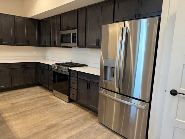 Building Photo - 106 E Erie St