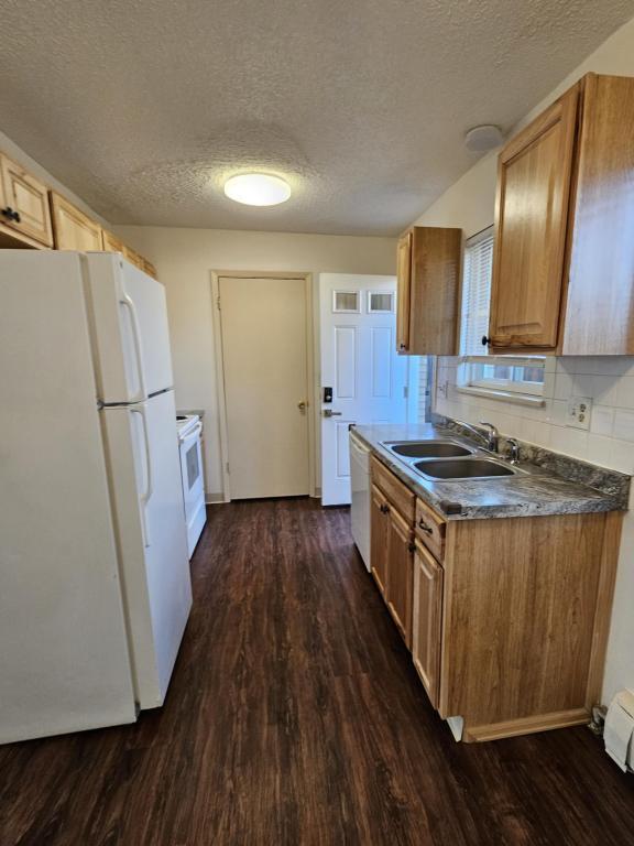 Building Photo - 2140 Dexter Dr. Unit D