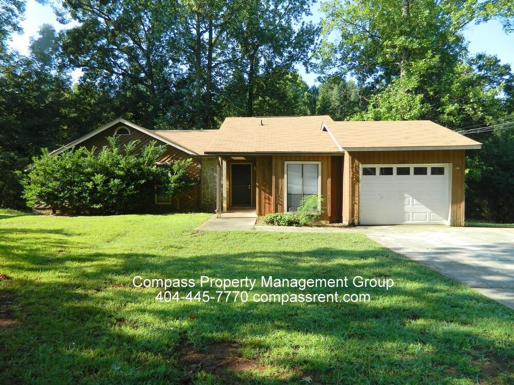 Primary Photo - Great Curb Appeal Great Location Lovely home