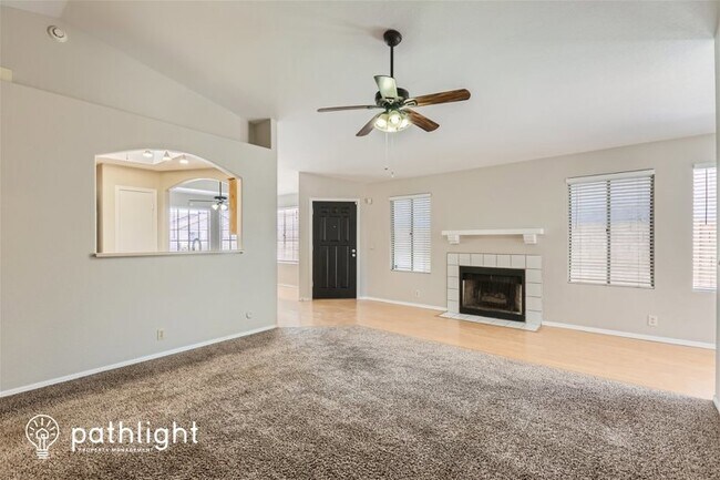 Foto del edificio - 11024 N 59th Dr