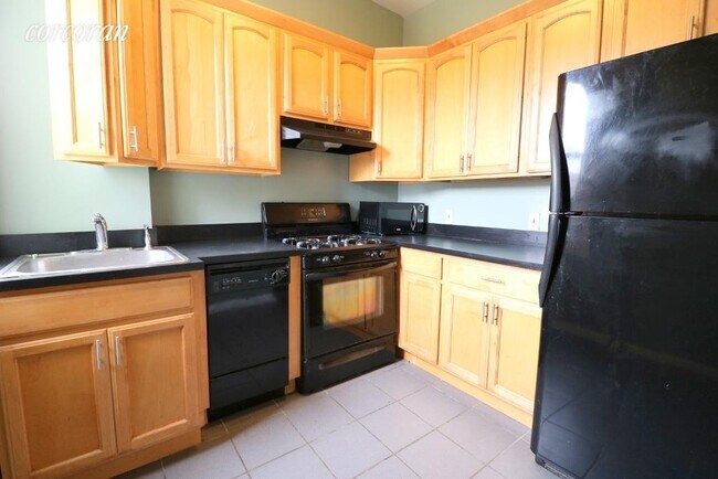 Foto del edificio - 33-12 28th St
