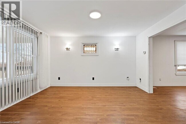 Photo du bâtiment - 5292 Bridge St